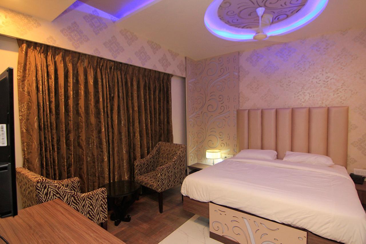 Hotel Sai Dharam Palace Ширди Экстерьер фото