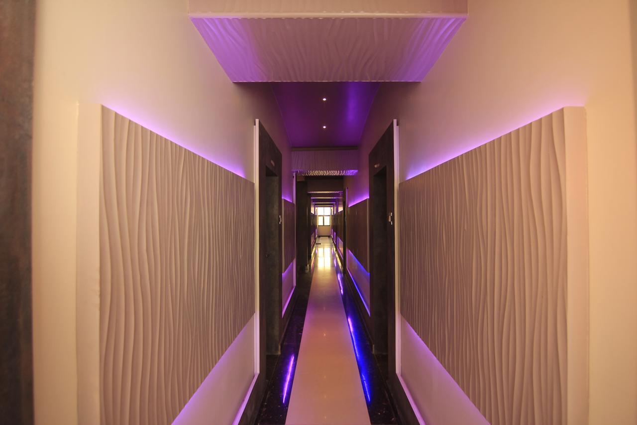 Hotel Sai Dharam Palace Ширди Экстерьер фото