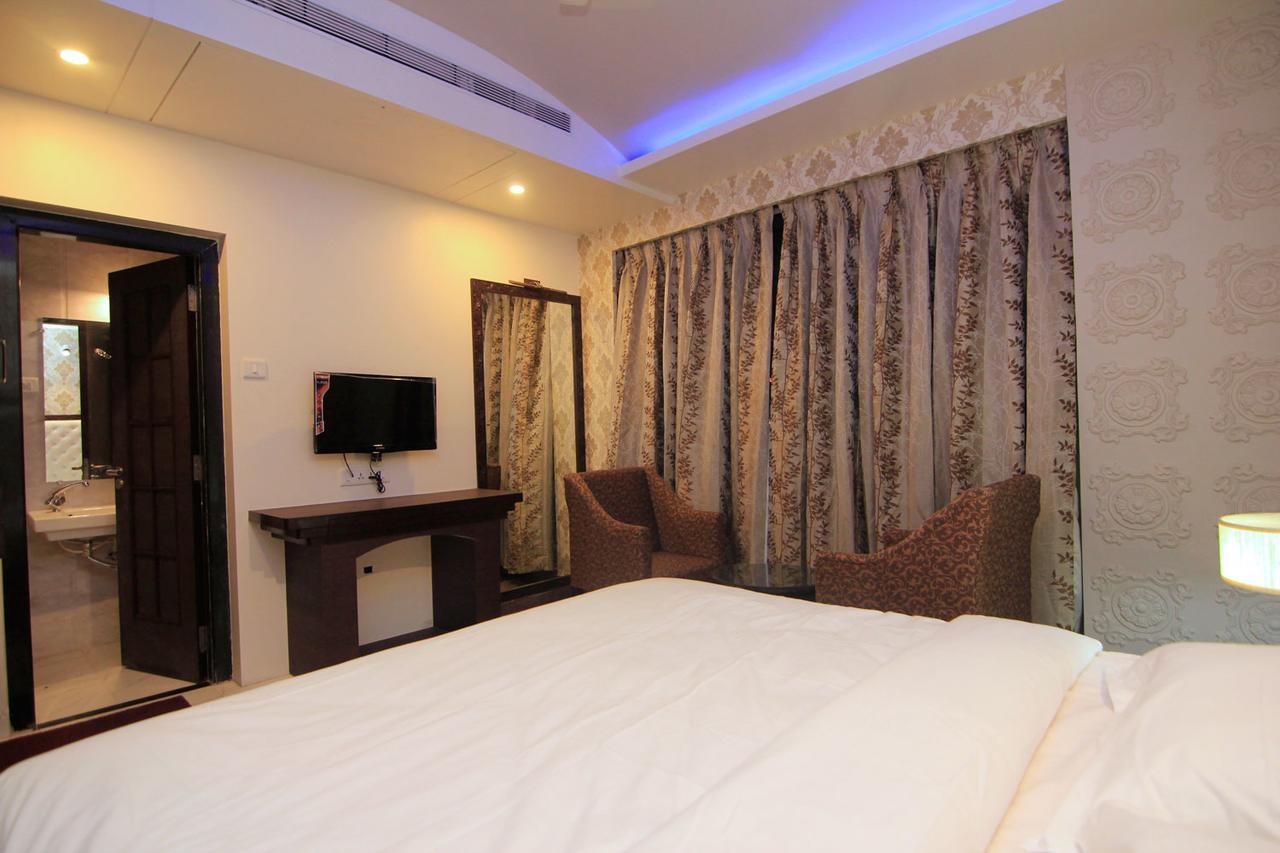 Hotel Sai Dharam Palace Ширди Экстерьер фото