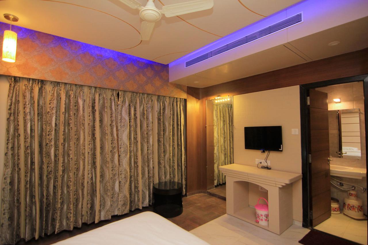 Hotel Sai Dharam Palace Ширди Экстерьер фото