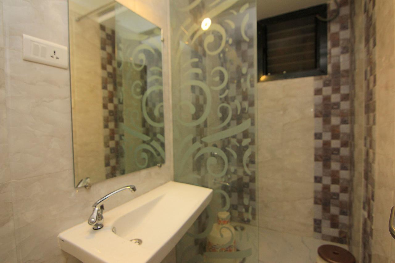 Hotel Sai Dharam Palace Ширди Экстерьер фото