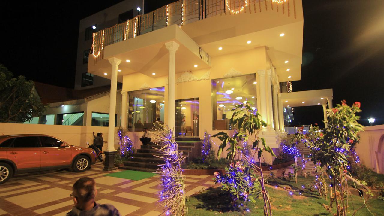 Hotel Sai Dharam Palace Ширди Экстерьер фото