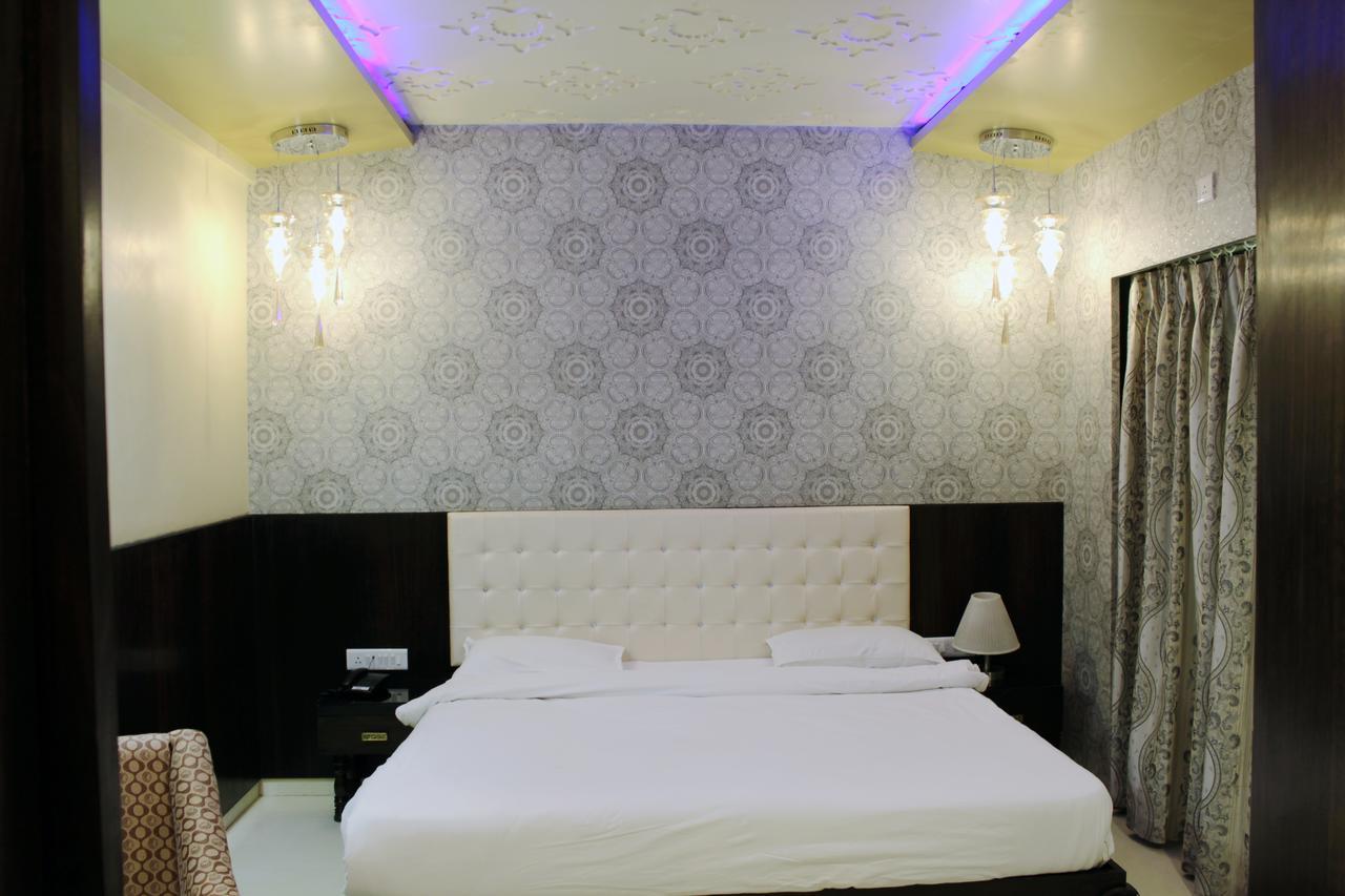 Hotel Sai Dharam Palace Ширди Экстерьер фото